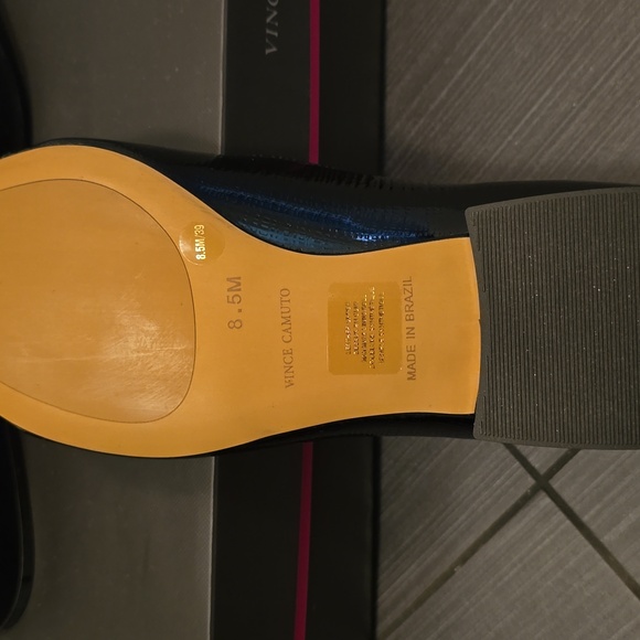 Vince Camuto dressy leather flats - pointy toe with buckle - Picture 5 of 5